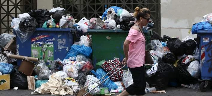 «Πνίγεται» στα σκουπίδια η Αττική -Καθημερινά 2.500 τόνοι στους δρόμους